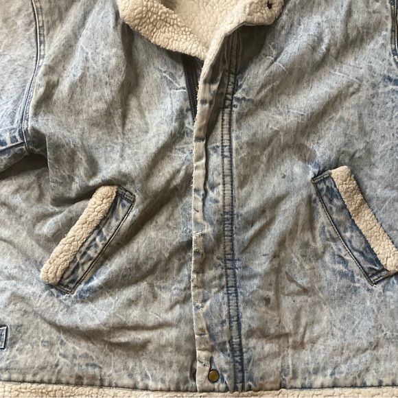 Vintage distressed oversized Sherpa lined denim jacket - Picture 4 of 15
